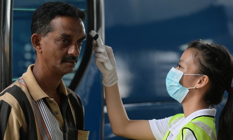 E-commerce: Amazon rolls out face masks and temperature checks for workers in US and Europe
