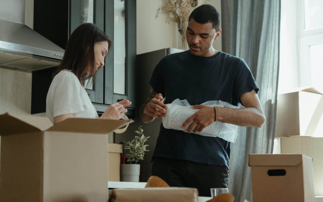 a-couple-packing-boxes-in-cardboard-to-avoid-the-plastic-packaging-tax